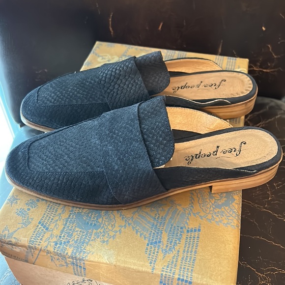 Slip on black free people mules size 38. Fit like a size 7 in my opinion. - Picture 2 of 4
